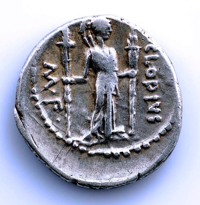 Romerska republiken. Claudia. P. Claudius M.f. Turrinus. Denarius 42 a.C. Roma -  Diana Lucífera