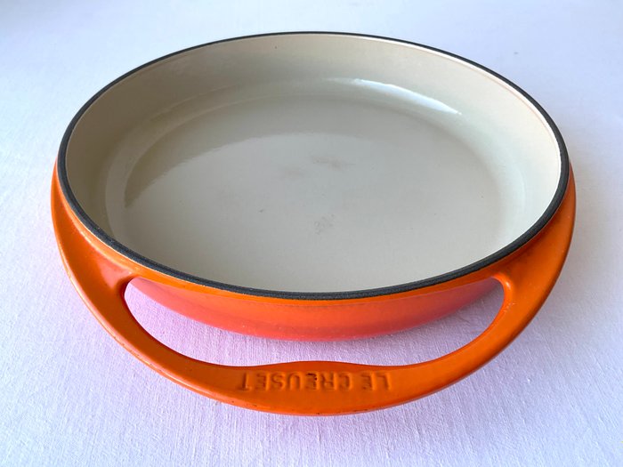 Le Creuset France , grote professionele geëmailleerde gietijzeren Ovenschaal Nr 28 - Ovnfad - Orangefarvet emaljeret støbejern, design 1970'erne-1980'erne Frankrig