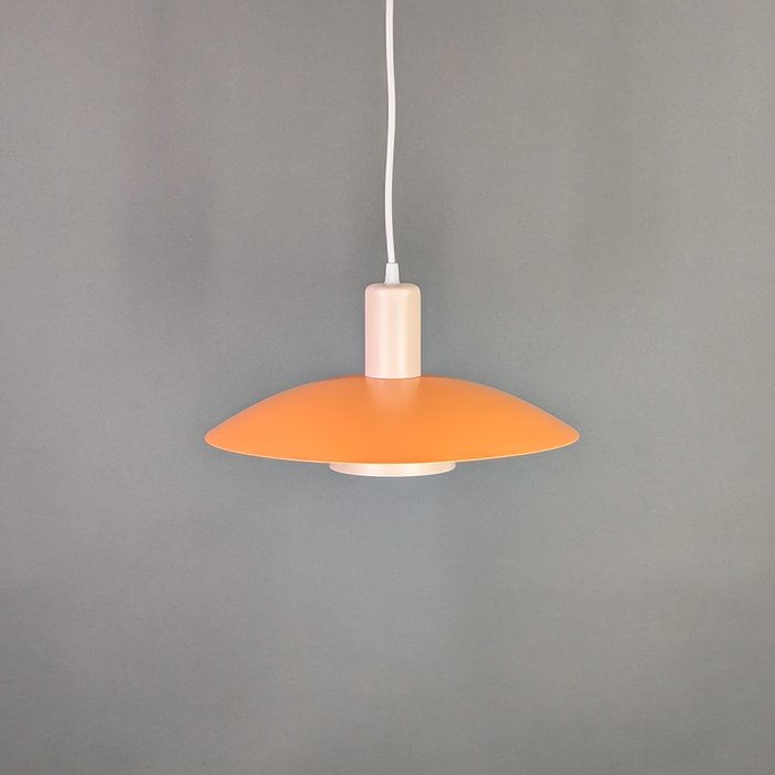 Horn 732 - Lampe - Metal - Dansk orange lampe