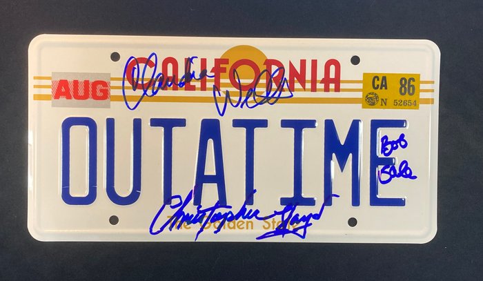 Tilbage til fremtiden - Christopher Lloyd / Claudia Wells / Bob Gale "Back to the Future" License Plate (AutographCOA)