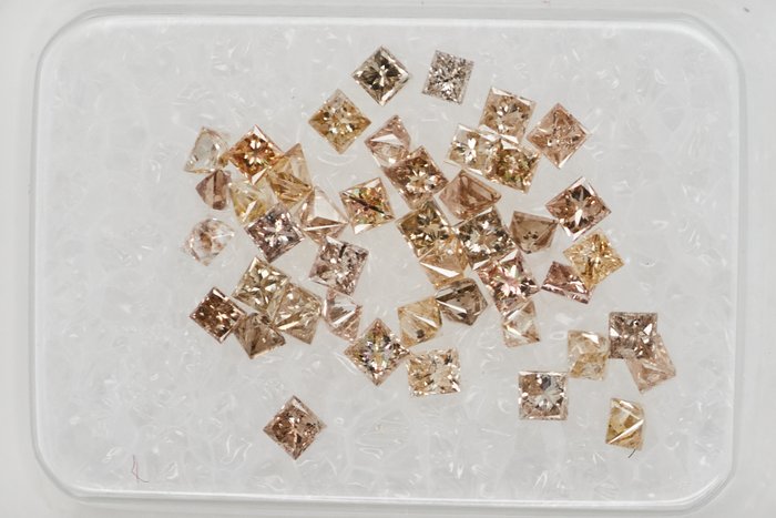 Ingen mindstepris - 44 pcs Diamant  (Naturfarvet)  - 102 ct Blandet brun - I3 VS1 - Gem Report Antwerp (GRA)