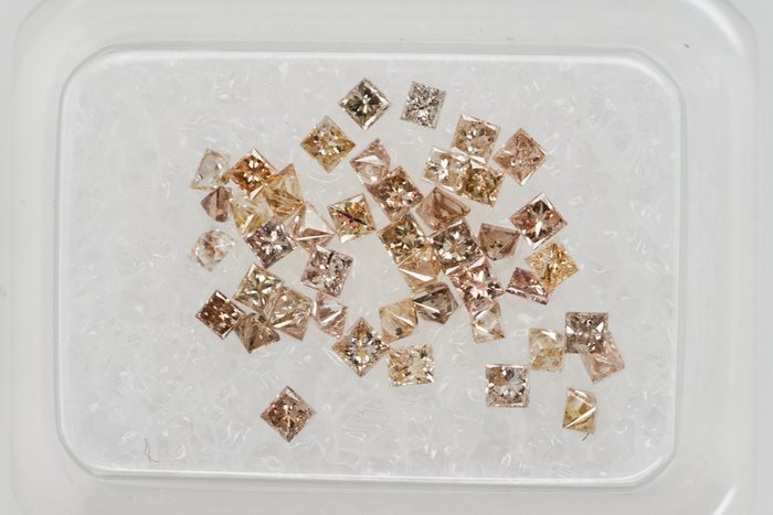 Ingen mindstepris - 44 pcs Diamant  (Naturfarvet)  - 102 ct Blandet brun - I3 VS1 - Gem Report Antwerp (GRA)