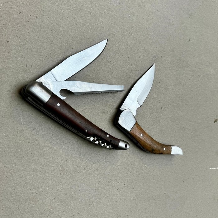 Køkkenkniv - Chef's knife - Stål, Træ, Legendarisk køkken + lommeknive - lige fra landsbyen Laguiole - Tactical Stake knive - Frankrig