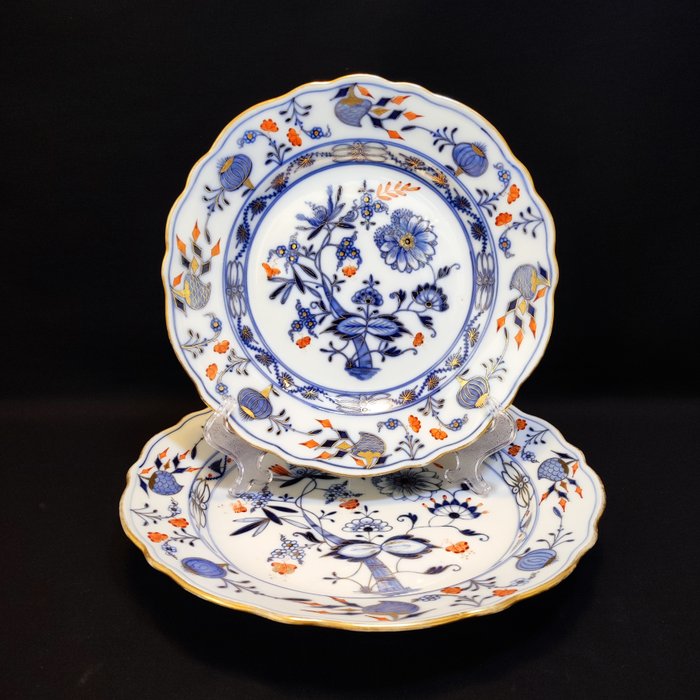 Teichert-Werke Stadt Meissen - Tallerken (2) - 2er Set (Speiseteller Ø 250cm Vorspeiseteller Ø 213cm) Zwiebelmuster Royal "Neuer Ausschnitt" - Porcelæn