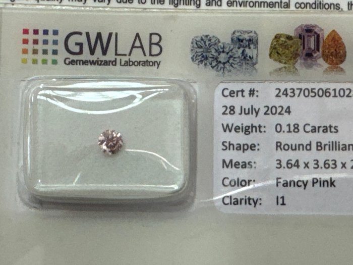 1 pcs Diamant  (Naturfarvet)  - 0.18 ct - Rund - Fancy Lyserød - I1 - Gemewizard Gemological Laboratory (GWLab) - Fancy pink!!!