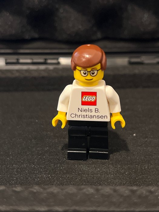 Lego - Minifigurer - CEO NIELS B CHRISTIANSEN Vs 2/2 - BIG LOGO- LEGO BUSINESS CARD MINIFIGURE - RARE - NO - 2010-2020