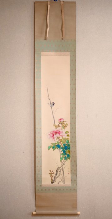 Hanging Scroll - Peony Flower and Sparrow - with original wooden box - “Nakashima Keicho 中島啓朝（1898-1983）” - Japan  (Ingen mindstepris)