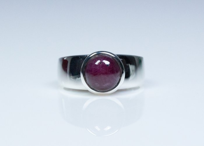 Ingen mindstepris - Ring - 925 sølv - 4,50 ct rubin