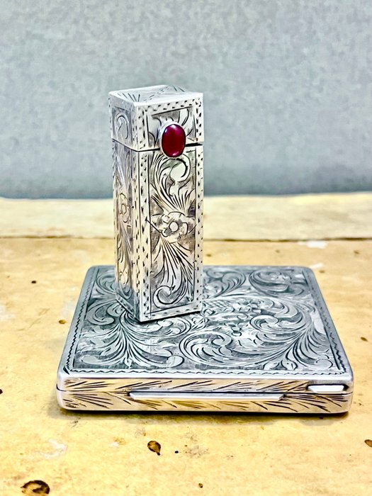 Silver Evening  hand made engraved lipstick and compact powder case with 2 interior mirrors - Påklædningsbord (2) - .800 sølv