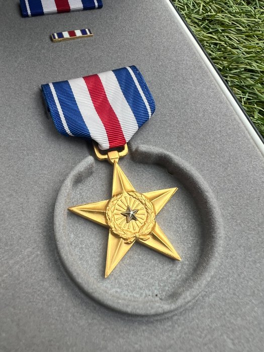 Förenta staterna - Medalje - Vietnam War Silver Star in box + ribbon bar + pin - Airborne - Ranger - Gallantry Heroism