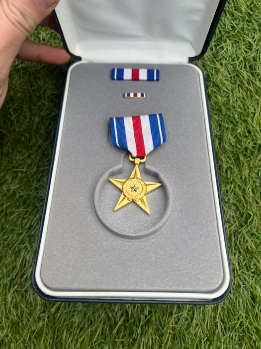 Förenta staterna - Medalje - Vietnam War Silver Star in box + ribbon bar + pin - Airborne - Ranger - Gallantry Heroism