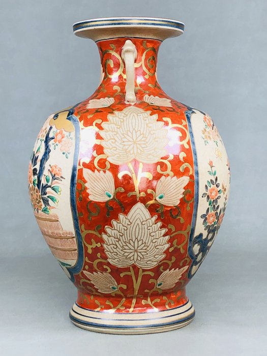 Vase - Porcelæn, Smuk Kutani Kakufuku vase 九谷焼 角福 - Japan