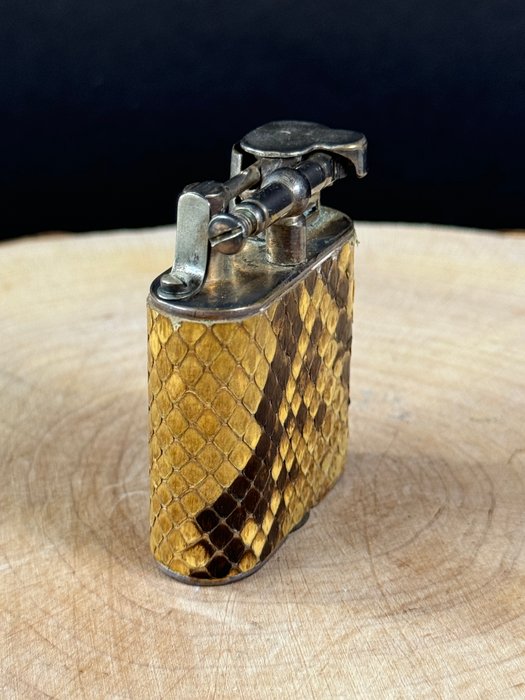 Dunhill - Unique Sports Lighter "Snake Skin" - Lighter - Forsølvet