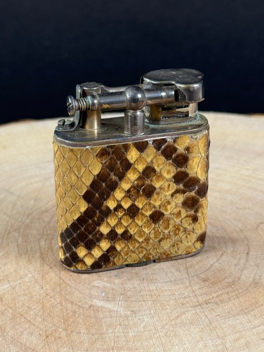 Dunhill - Unique Sports Lighter "Snake Skin" - Lighter - Forsølvet