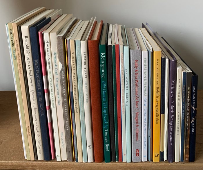 Armando, Tranströmer, Bunuel, Mensje van Keulen, Boudewijn Büch, Oek de Jong, Marcel Möring, - Lot met 33 Jaarwisselingsgeschenken - 1985-2019