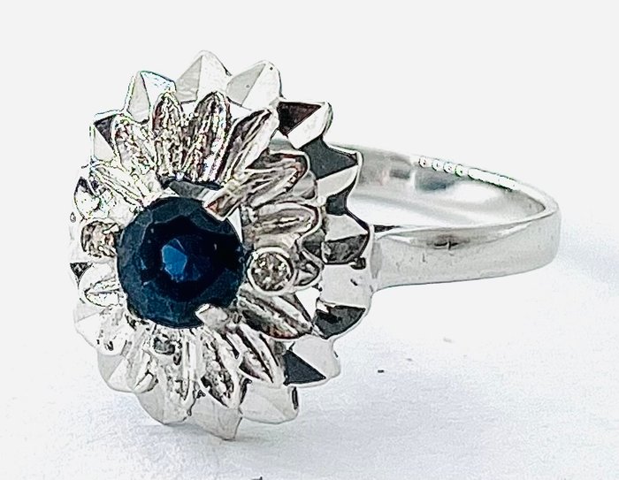 Ingen mindstepris - Ring - 18 kraat Hvidguld Safir - Diamant