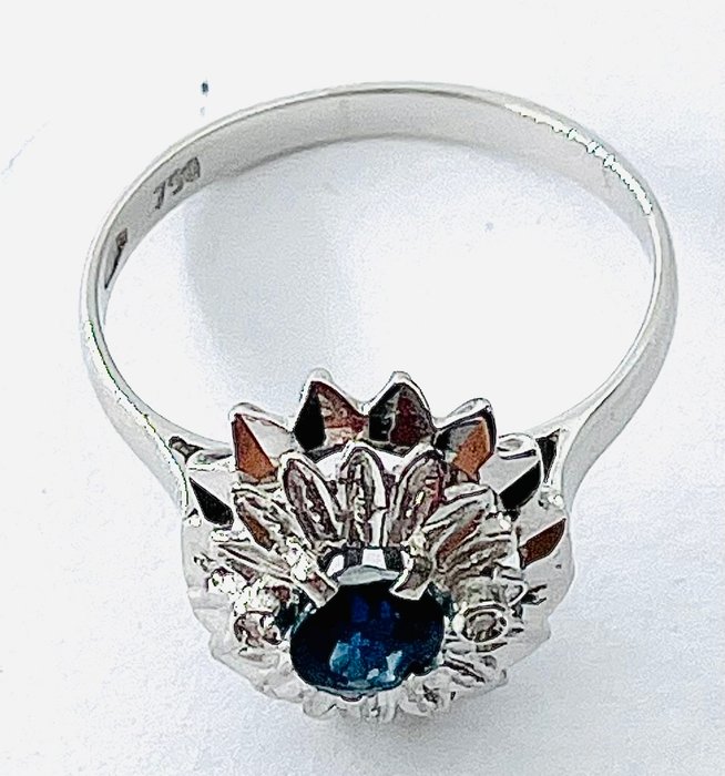 Ingen mindstepris - Ring - 18 kraat Hvidguld Safir - Diamant