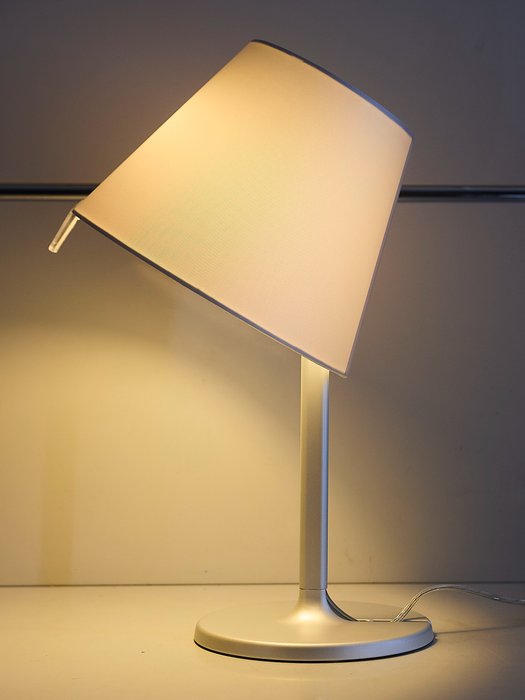 Artemide - Adrien Gardère - Bordlampe - Melampo Notte - Grå - Aluminium