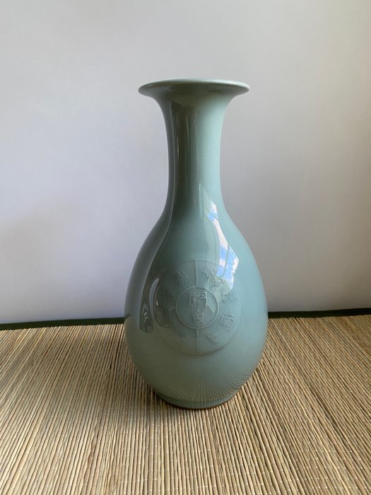 Celadon vase - Porcelæn - 諏訪蘇山Suwa Sozan III (1932-1994) - Japan - Shōwa-periode (1926-1989)