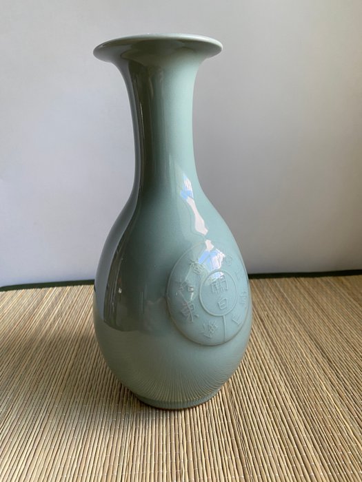 Celadon vase - Porcelæn - 諏訪蘇山Suwa Sozan III (1932-1994) - Japan - Shōwa-periode (1926-1989)