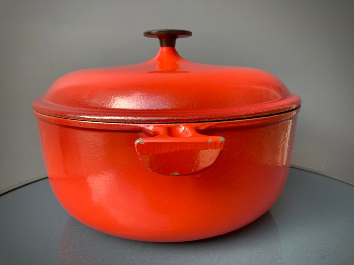 Le Creuset - Enzo Mari - Kasserolle -  Moderen - Emalje, støbejern - Enzo Mari