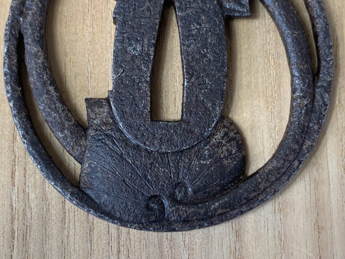 Sukashi tsuba .Aoi Kozushi - Metal - Japan - Edo-perioden (1600-1868)