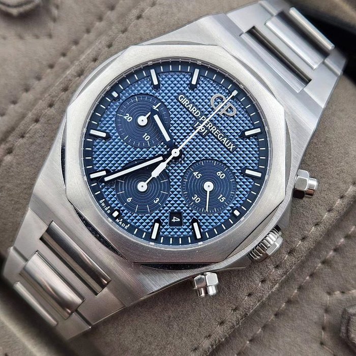 Girard-Perregaux - Laureato Chronograph - 81020-11-431-11A - Mænd - 2011-nu