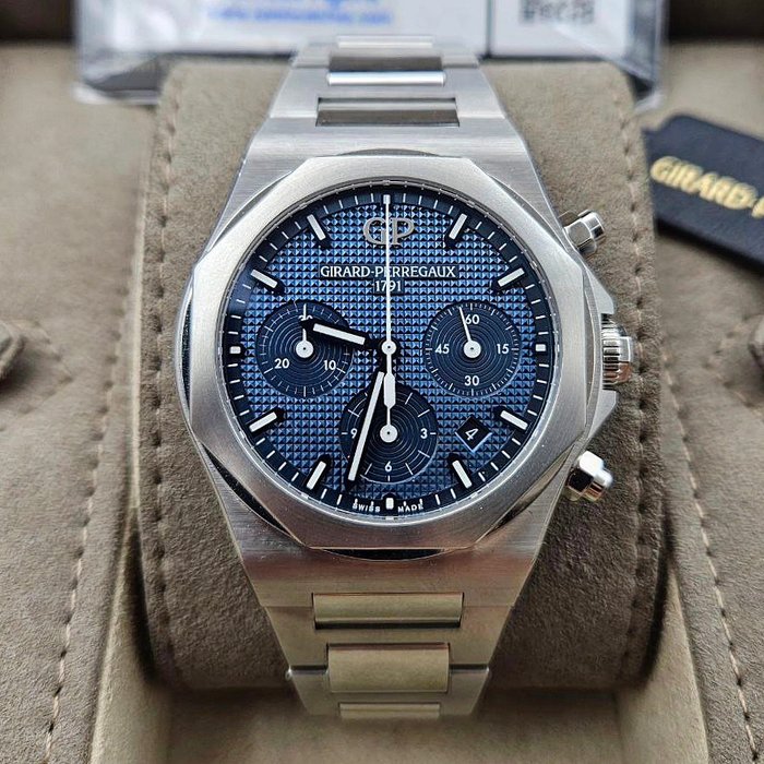 Girard-Perregaux - Laureato Chronograph - 81020-11-431-11A - Mænd - 2011-nu