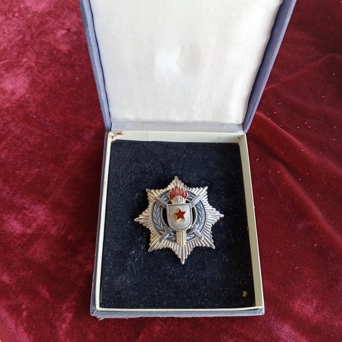 Serbien - Medalje - Order of Military Merit lll Class in Original Box. Type"6 Flame's" - 1951