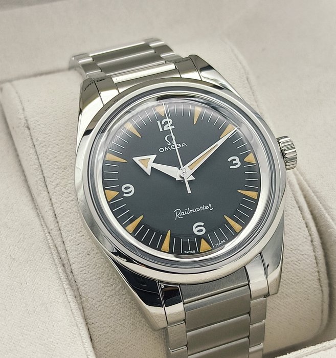 Omega - Railmaster 60th Anniversary Limited Edition - 220.10.38.20.01.002 - Mænd - 2011-nu