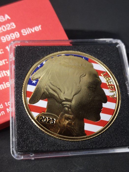 Förenta staterna. Silver medal 2023 American Buffalo Round US Flag - Gold Gilded, 1 Oz (.999)  (Ingen mindstepris)