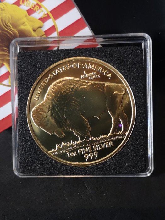 Förenta staterna. Silver medal 2023 American Buffalo Round US Flag - Gold Gilded, 1 Oz (.999)  (Ingen mindstepris)