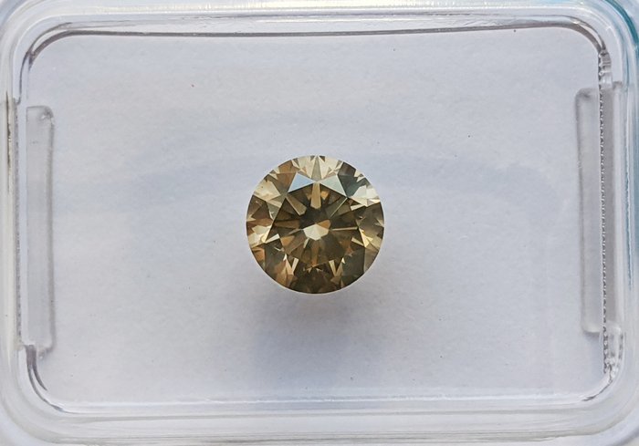 Ingen mindstepris - 1 pcs Diamant  (Naturfarvet)  - 0.76 ct - Rund - Fancy intense Brunlig, Grålig Gul - SI1 - International Gemological Institute (IGI)