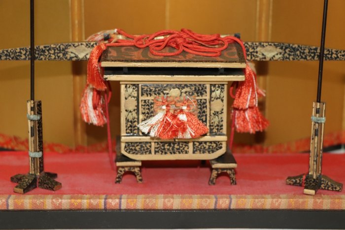 Hina Matsuri (Girls' Day Festival Dolls) og lak palanquin - Lak, Silke, gofun - Japan