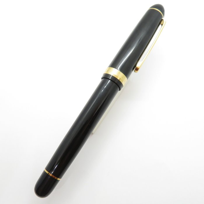 Platinum - #3776 (Black) - 14K gold nib (M) - with Converter (800A) - Fyldepen