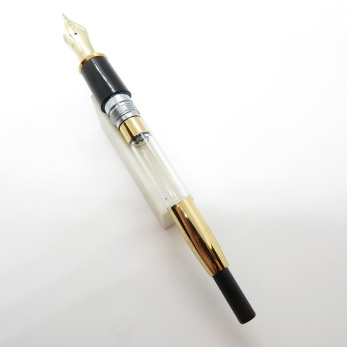 Platinum - #3776 (Black) - 14K gold nib (M) - with Converter (800A) - Fyldepen