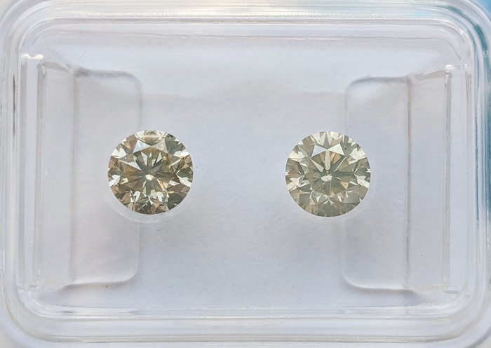 Ingen mindstepris - 1 pcs Diamant  (Naturfarvet)  - 0.92 ct - Rund - Fancy light Grålig Gul - I1 - International Gemological Institute (IGI)