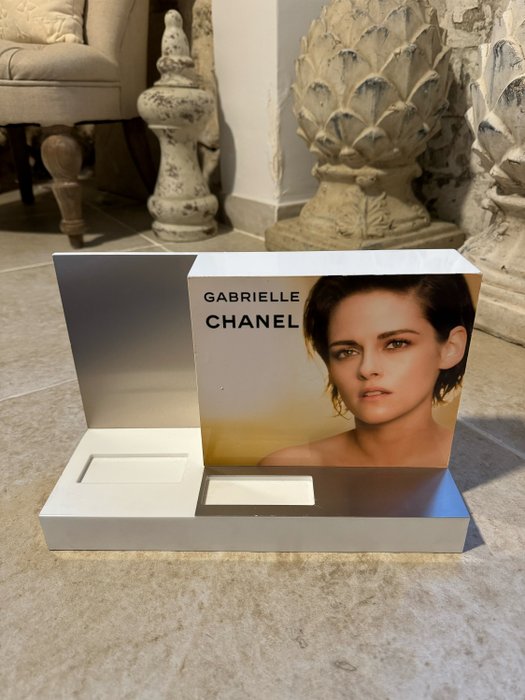 CHANEL - Présentoir Parfum Gabrielle CHANEL - 2020'erne