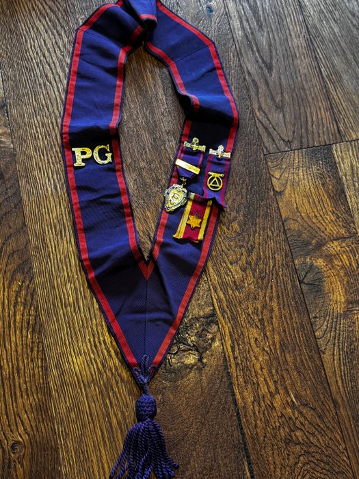 Storbritannien - Medalje - Circa 1910 Fattorini  Sons Independent Order of Oddfellows Manchester Unity Collar  3 Ribbons - 1910