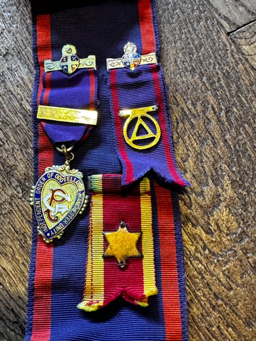 Storbritannien - Medalje - Circa 1910 Fattorini  Sons Independent Order of Oddfellows Manchester Unity Collar  3 Ribbons - 1910