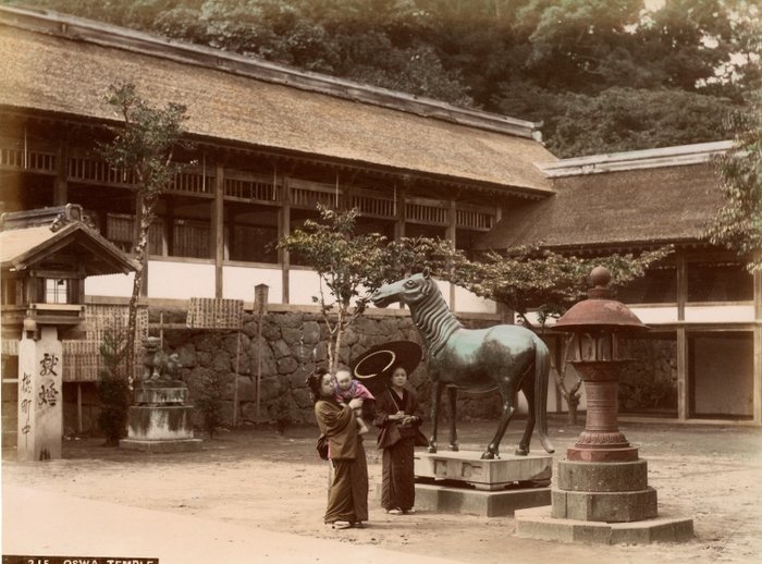 Kusakabe Kimbei Farsari et divers Yokohama School - "Oswa temple"