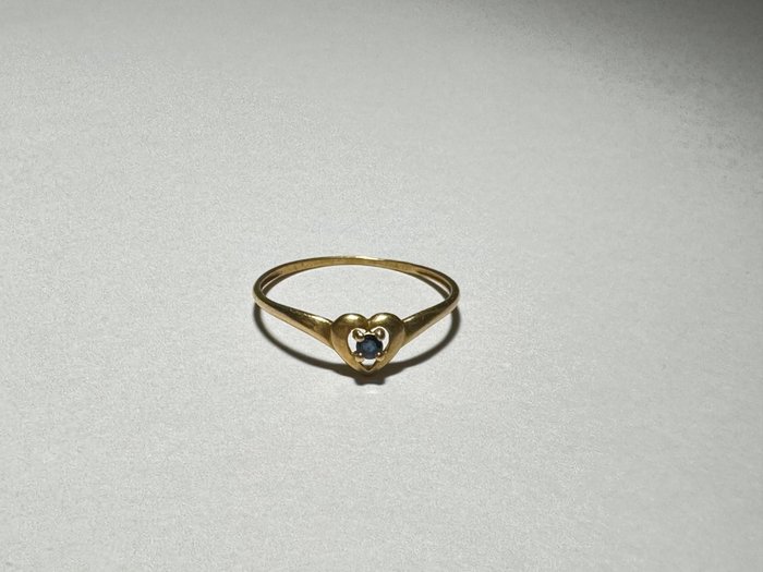 Ingen mindstepris - Ring - 18 kraat Gulguld Safir