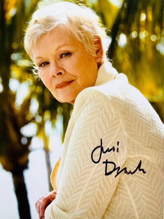 James Bond - Autograf Dame Judi Dench, signed with COA