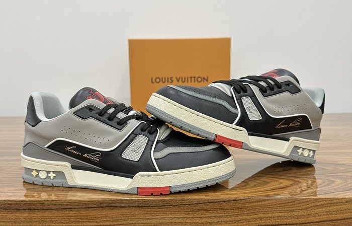 Louis Vuitton - Sneakers