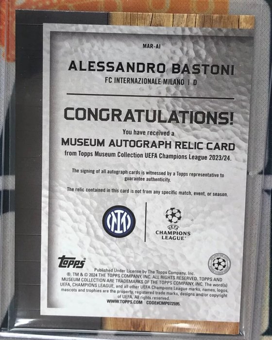 2023/24 Topps Museum Collection UEFA Alessandro Bastoni Match Worn Memorabilia - Autograph /75 - 1 Card - Næsten så god som ny (NM)