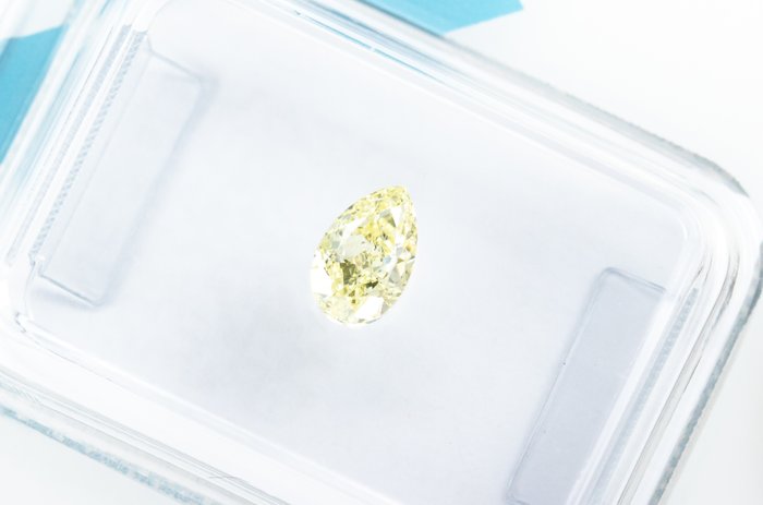 Ingen mindstepris - 1 pcs Diamant  (Naturfarvet)  - 0.49 ct - Pære - Fancy light Gul - VS2 - International Gemological Institute (IGI)