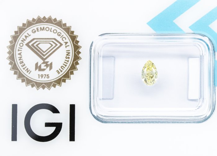 Ingen mindstepris - 1 pcs Diamant  (Naturfarvet)  - 0.49 ct - Pære - Fancy light Gul - VS2 - International Gemological Institute (IGI)