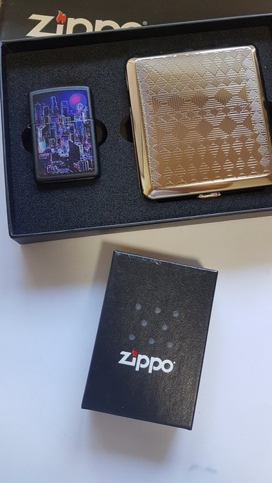 Zippo - Original Zippo Rarität Cyberpunk City seltenes Design mit Zigaretten Etui in Geschenk Box - Lighter - Chrome -  (2)