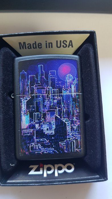 Zippo - Original Zippo Rarität Cyberpunk City seltenes Design mit Zigaretten Etui in Geschenk Box - Lighter - Chrome -  (2)