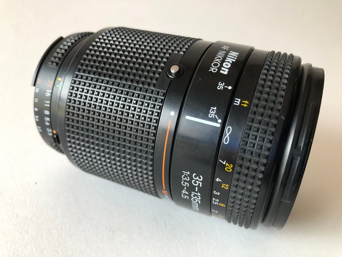 Nikon AF NIKKOR 35-135mm 1:35-45 Zoomobjektiv